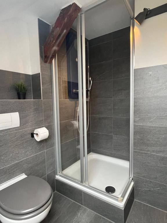 Twin Room with Private Bathroom room - Image 3
