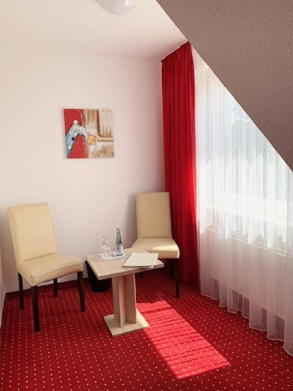 Standard Twin Room room - Image 3