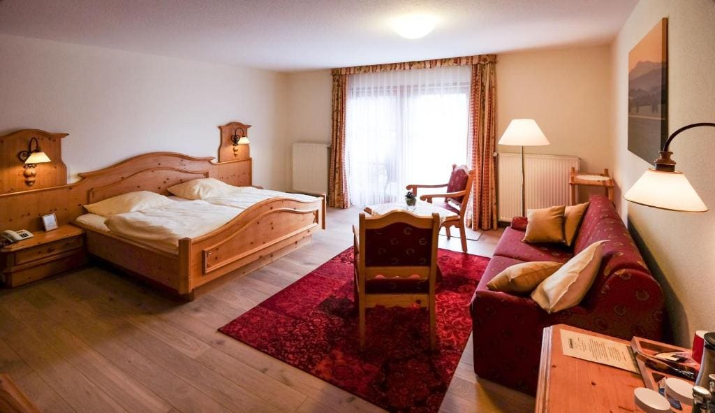 Family Room room - Image 3