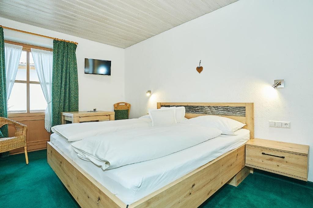 Double Room with Balcony room - Image 1