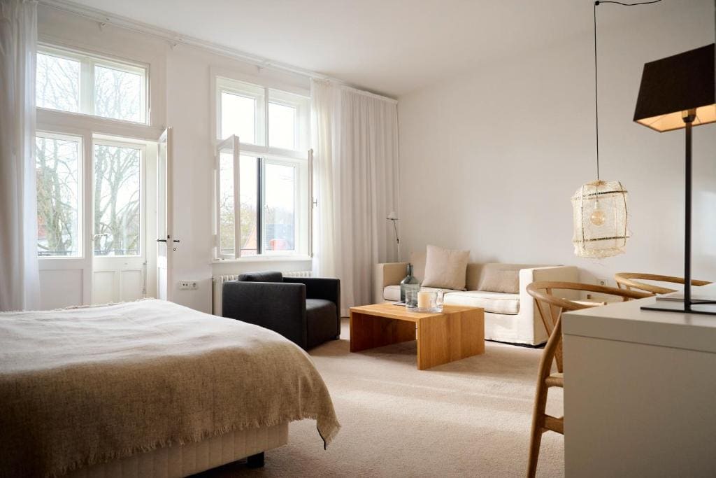 Deluxe Double Room with Balcony room - Image 1
