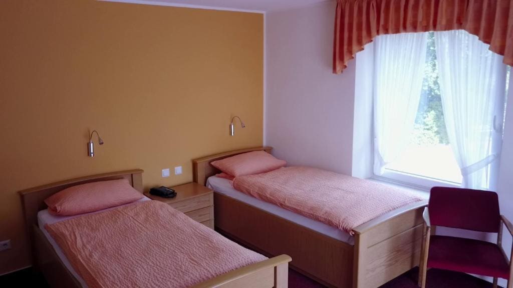 Standard Twin Room room - Image 1