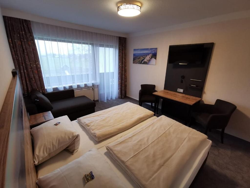 Comfort Double Room with Mountain View and Balcony room - Image 3