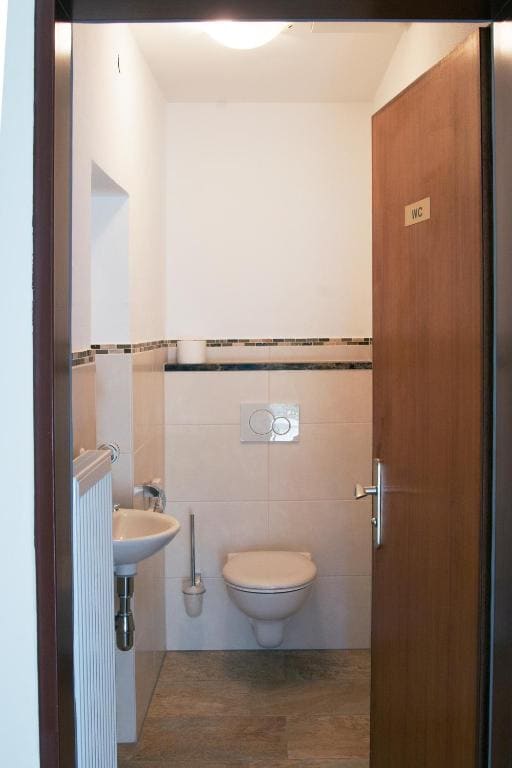 One-Bedroom Apartment with Balcony room - Image 3