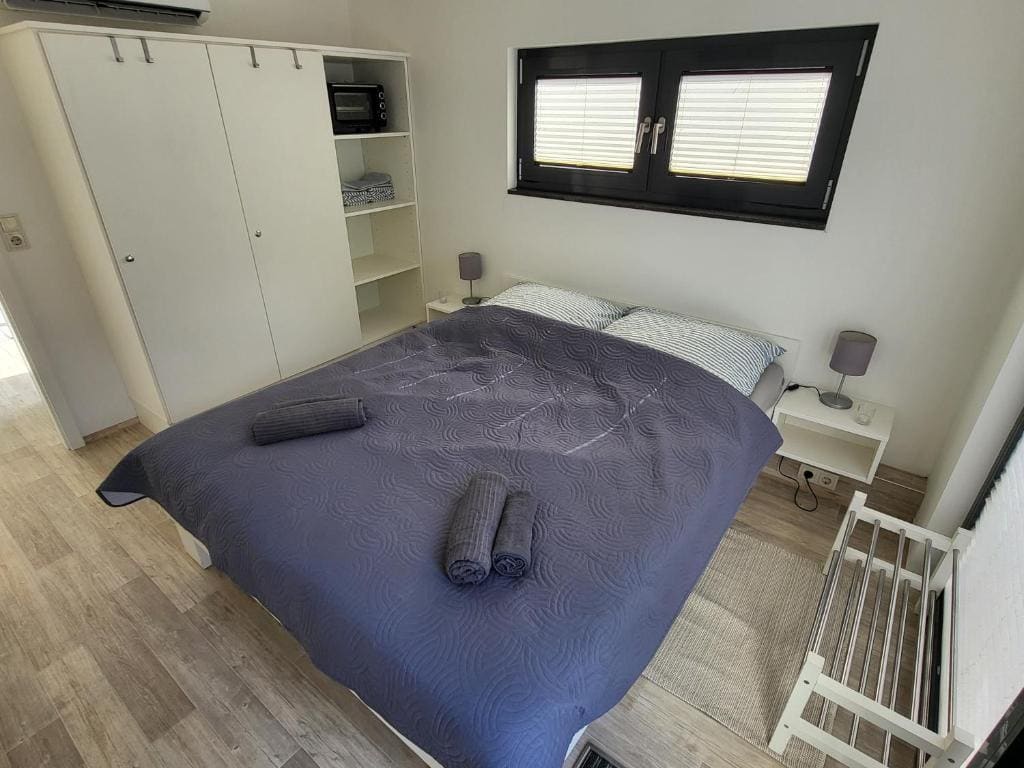 Mobile Home room - Image 1