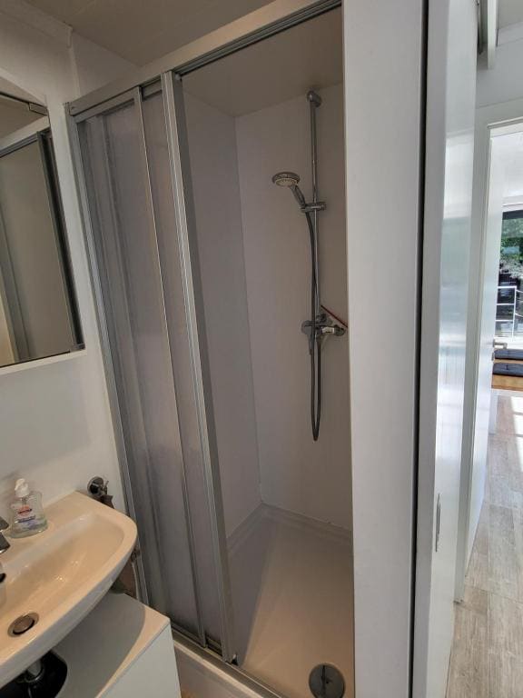 Mobile Home room - Image 2