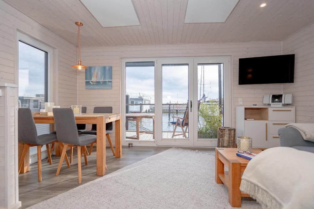 Mobile Home room - Image 2