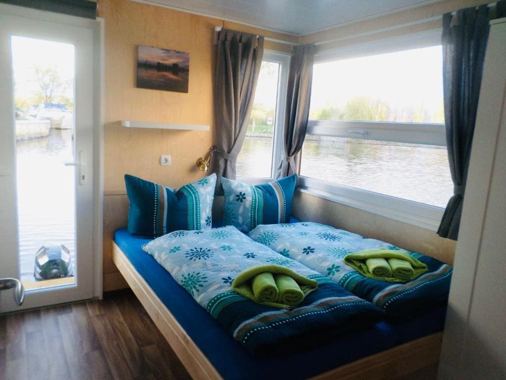 Mobile Home room - Image 2