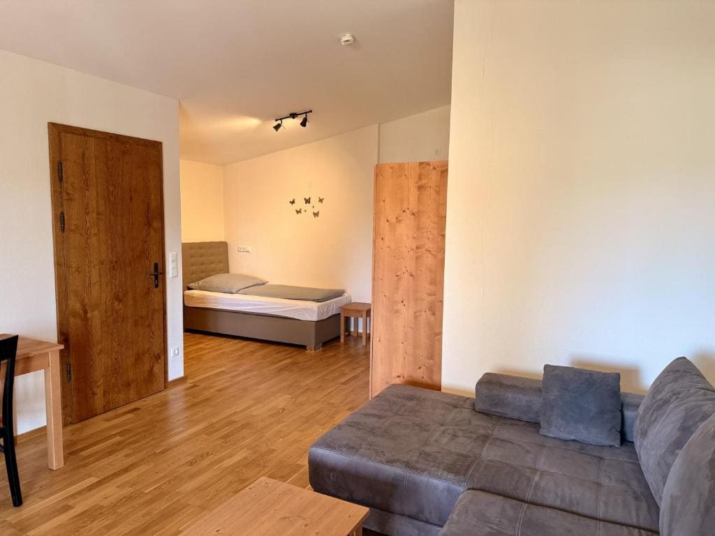 Single Room with Balcony room - Image 2