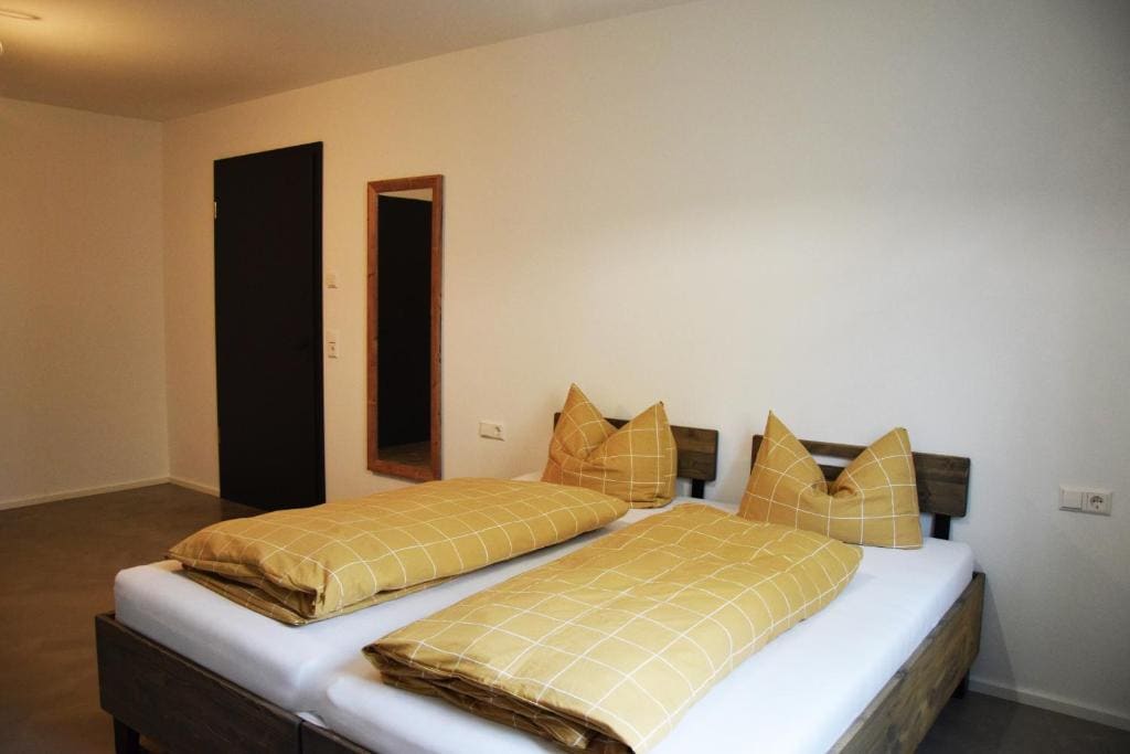 One-Bedroom Apartment room - Image 1