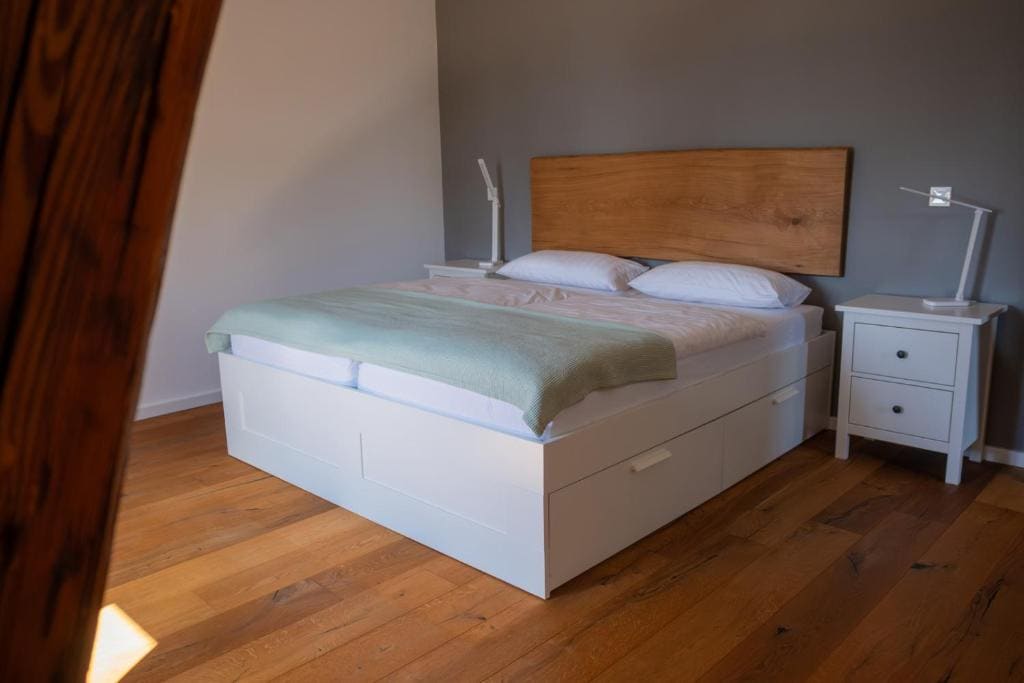 Apartment - Split Level room - Image 3