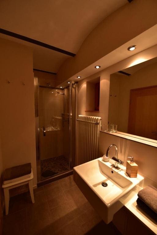 Double Room with Shower room - Image 3