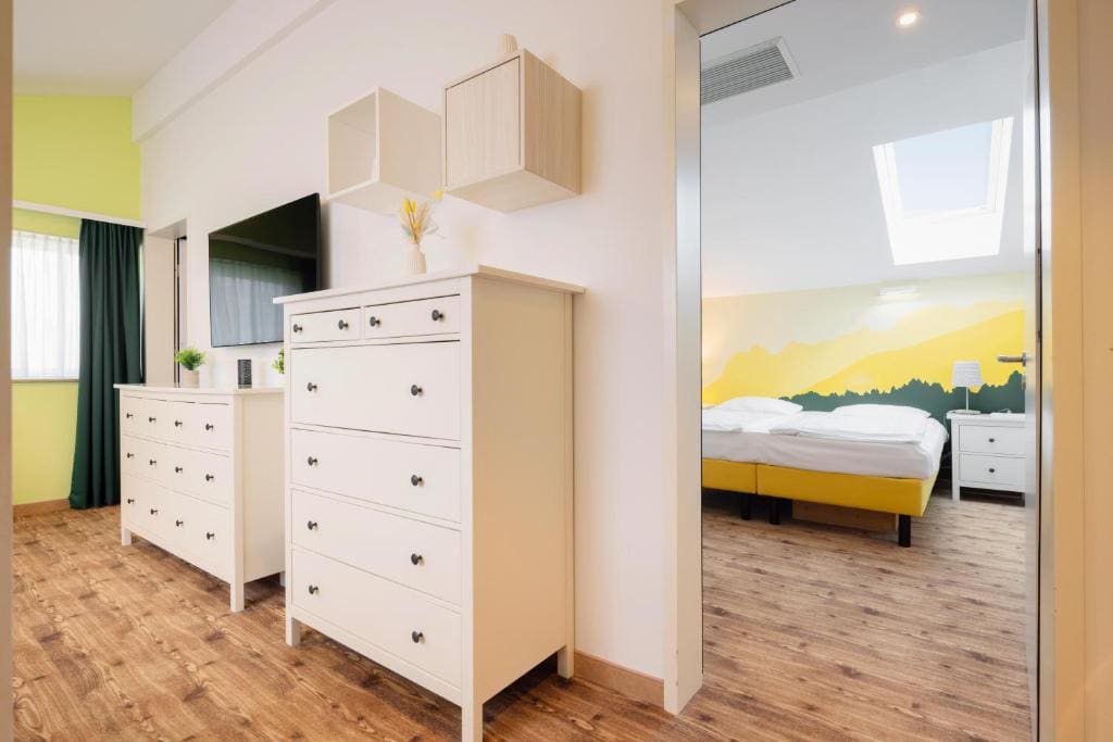Family Room room - Image 2