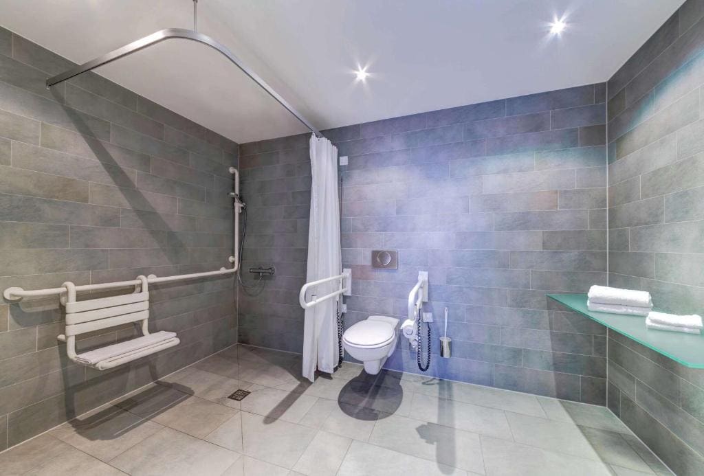 Queen Room - Accessible room - Image 3