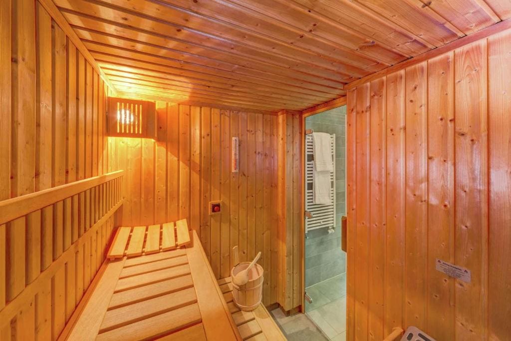 Junior Suite with Sauna, King Bed and Sofa Bed (4 Adults) room - Image 2