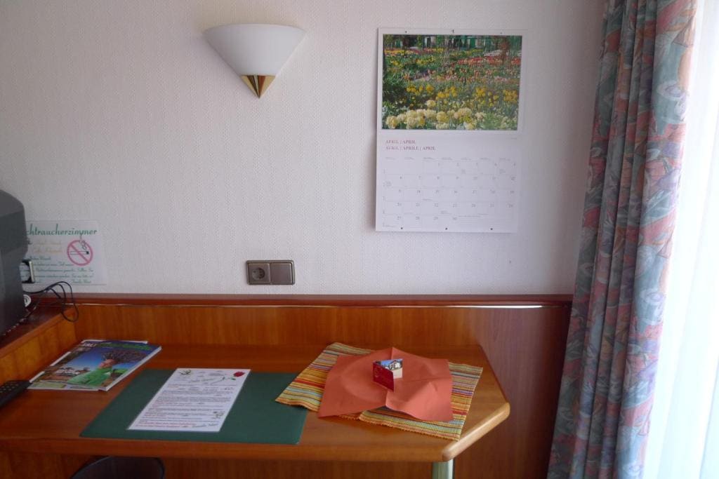 Single Room with Balcony room - Image 2