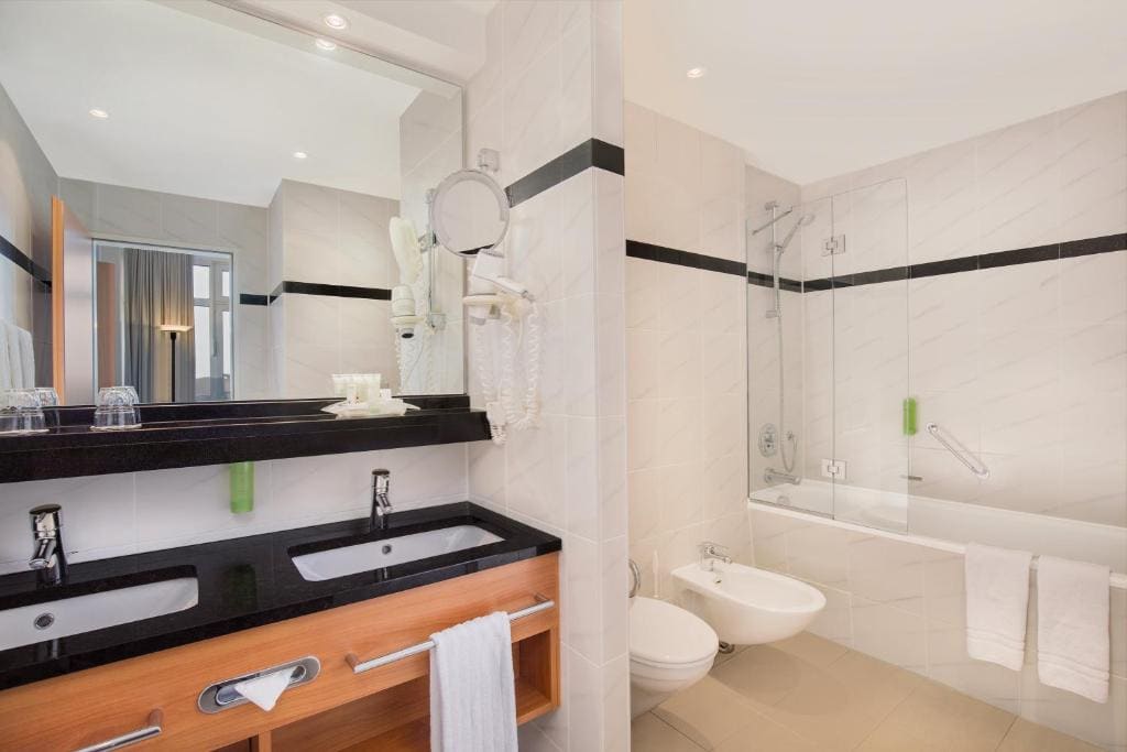 Suite with Double Bed room - Image 2