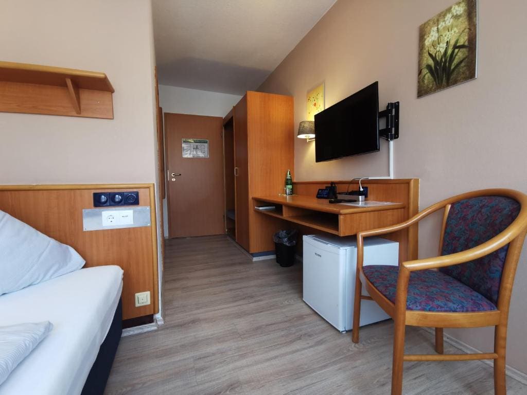 Single Room with Balcony room - Image 1