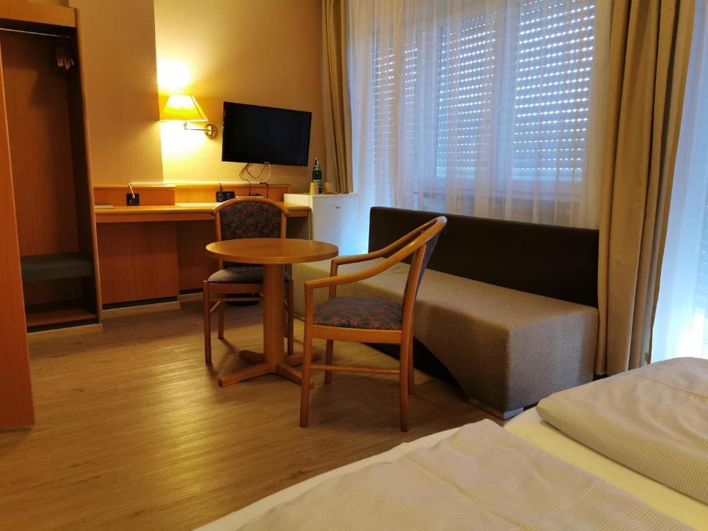Double Room with Balcony room - Image 2