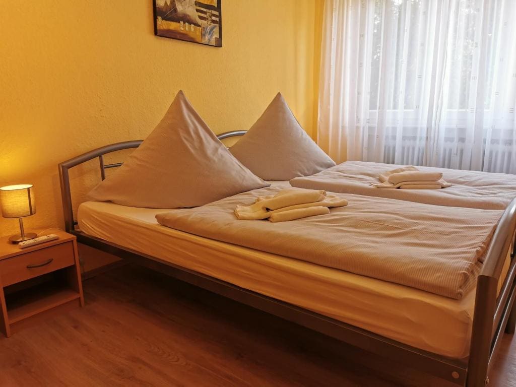 Three-Bedroom Apartment room - Image 1