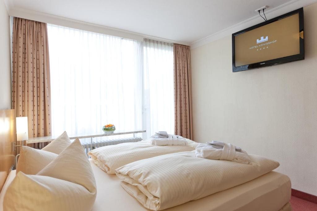 Deluxe Double Room with Balcony room - Image 1