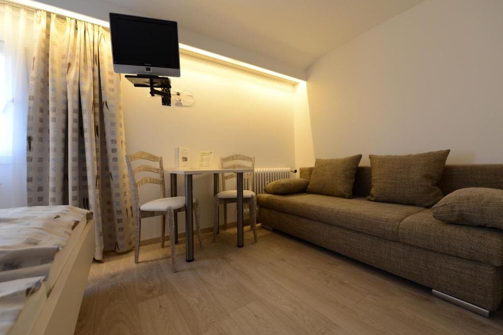 Double or Twin Room with Shower room - Image 1