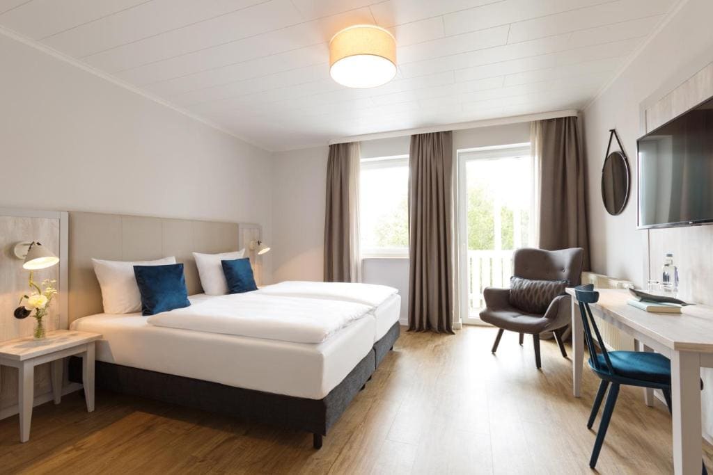 Double Room with Balcony room - Image 2