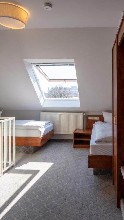 Apartment room - Image 2