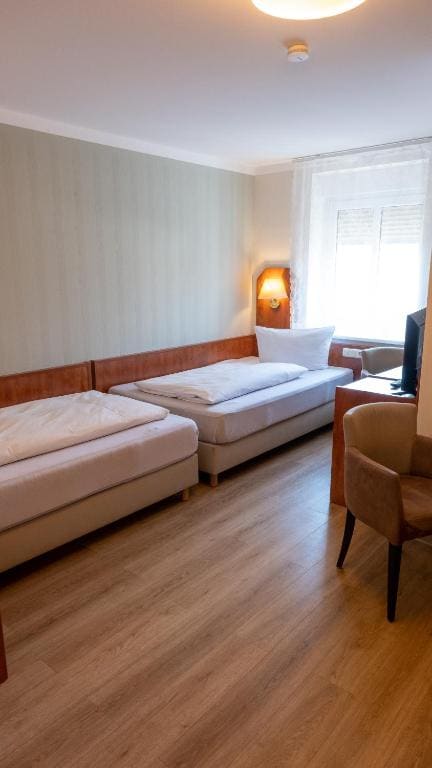 Standard Twin Room room - Image 1