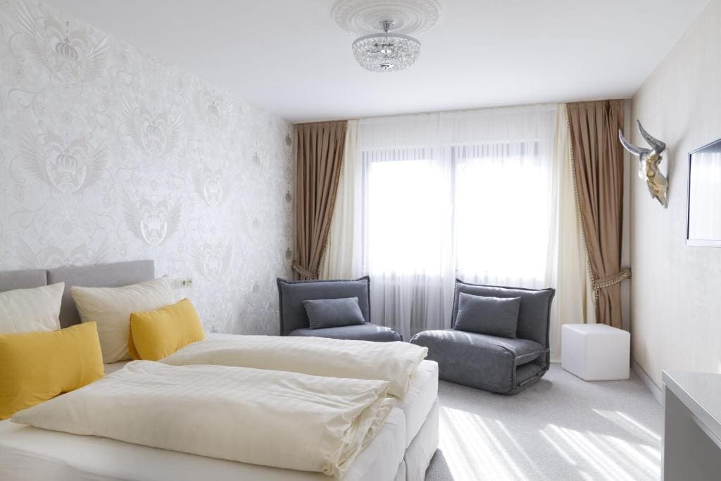 Double Room with Private Bathroom room - Image 2
