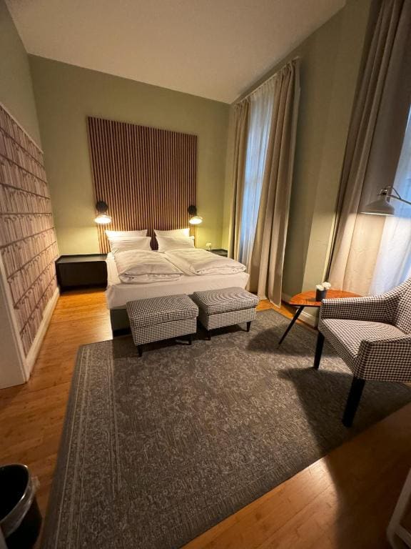 Small Double Room room - Image 1