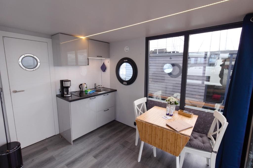 Vacation Home room - Image 3