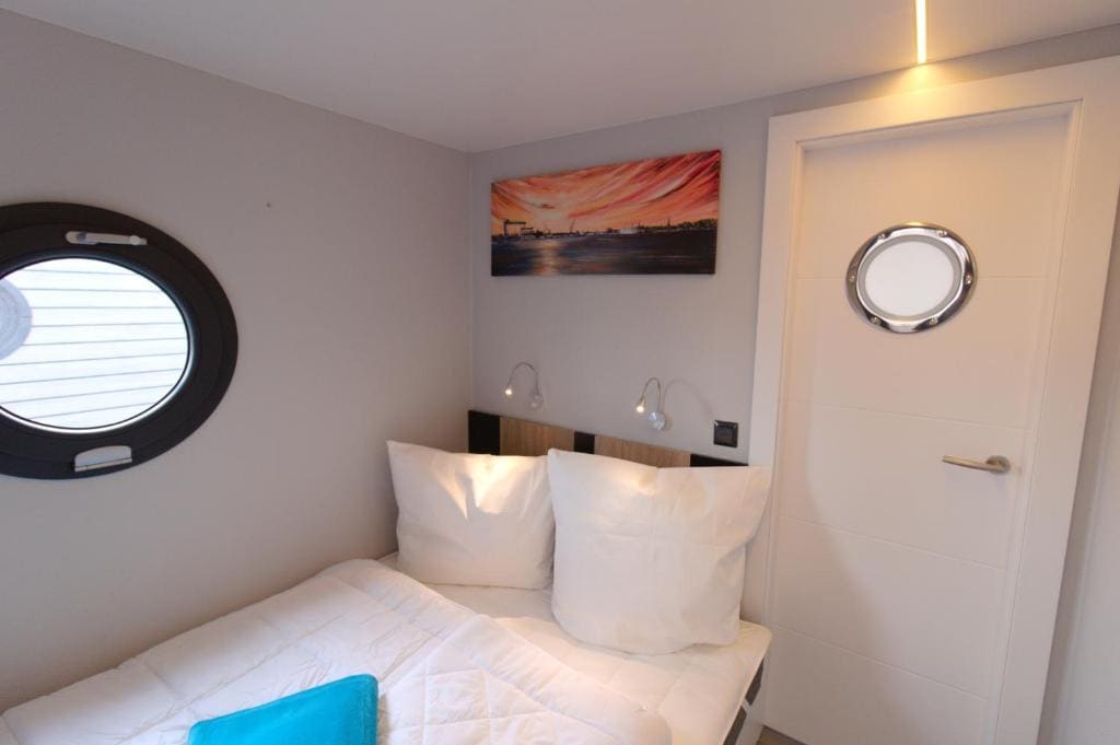 Vacation Home room - Image 2