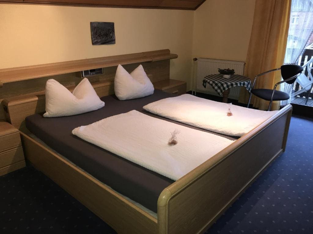 Double Room with Mountain View room - Image 1