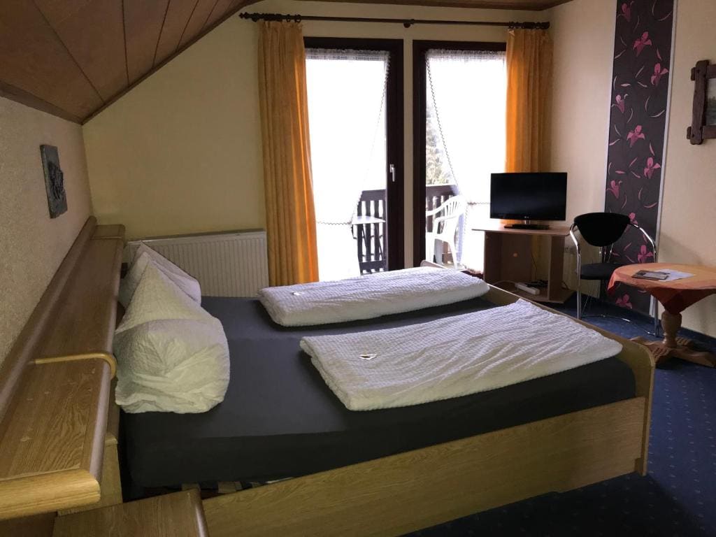 Double Room with Mountain View room - Image 2