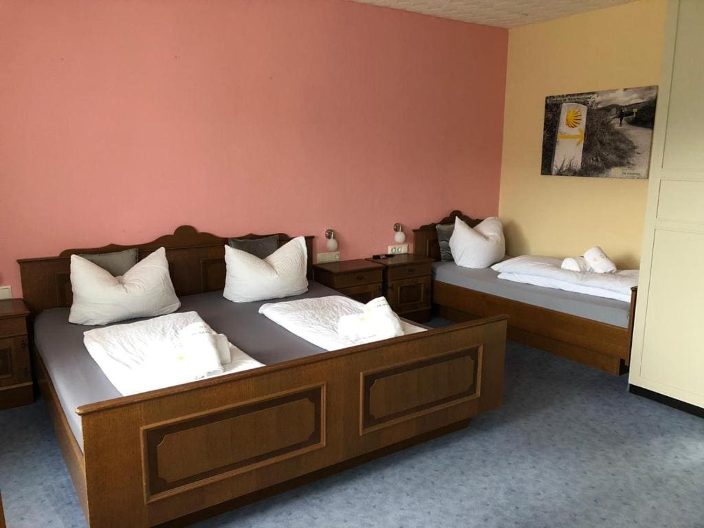 Triple Room with Mountain View room - Image 1
