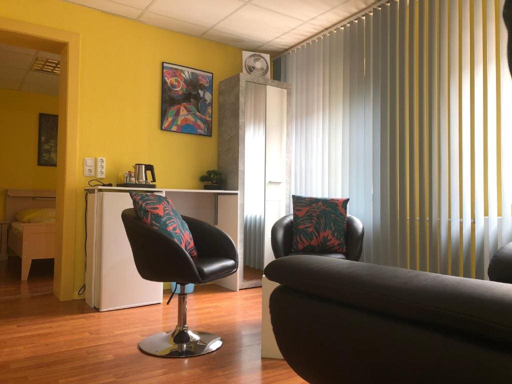 Standard Family Room room - Image 2