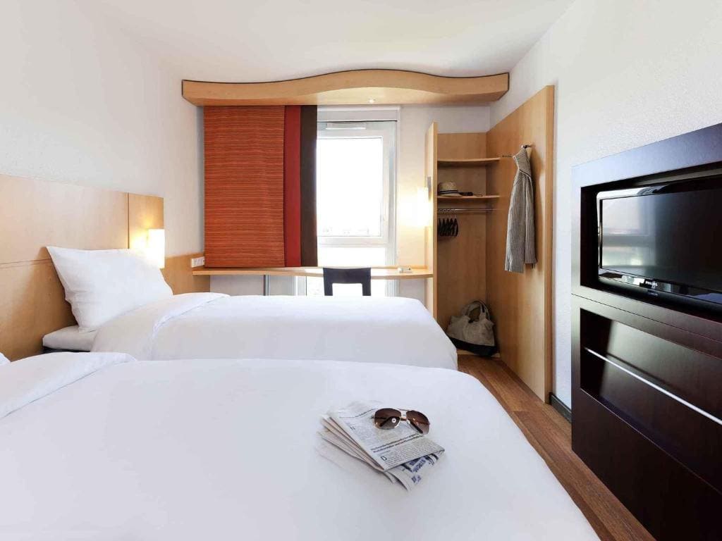 Standard Twin Room room - Image 2