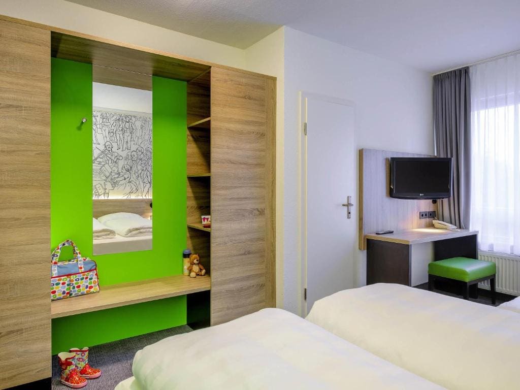 Family Room room - Image 2