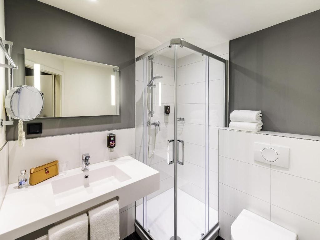 Standard Twin Room room - Image 1