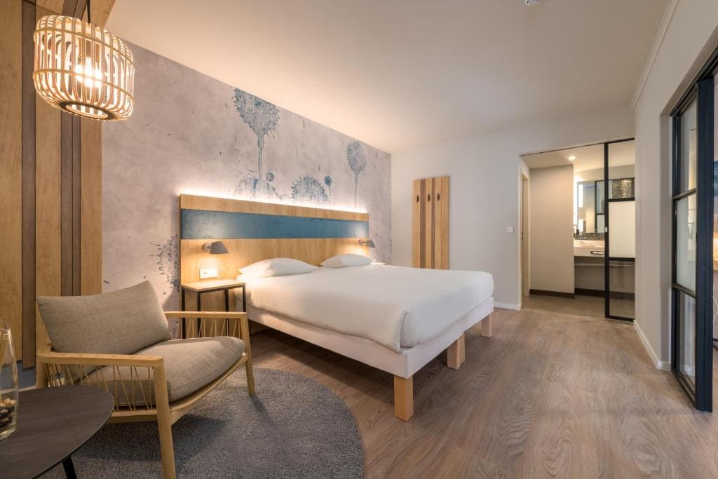 Family Suite with 1 Double Bed and 1 Sofa Bed room - Image 1