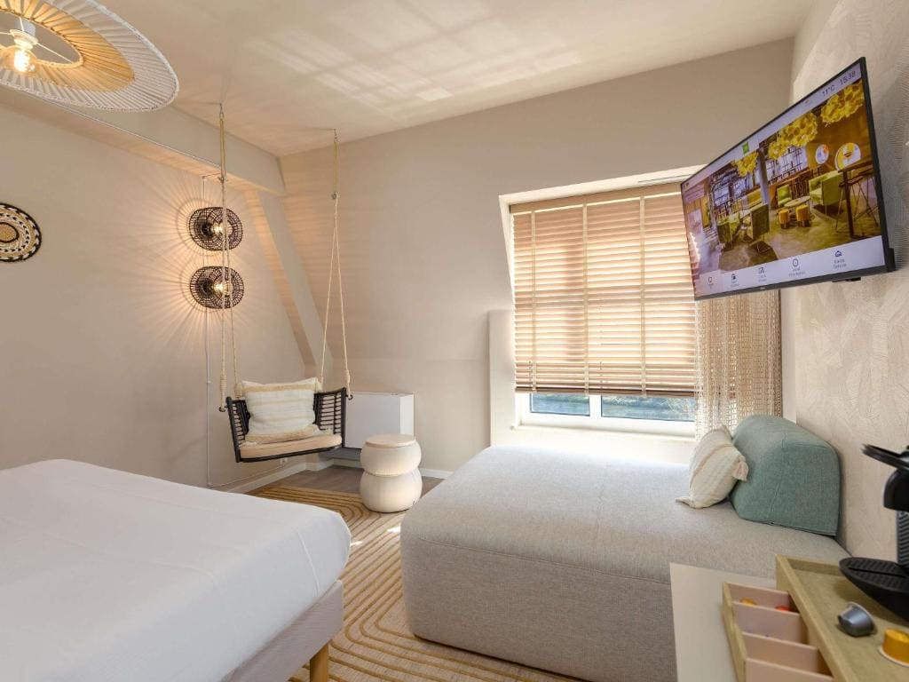 Deluxe Double Room - High Floor room - Image 2