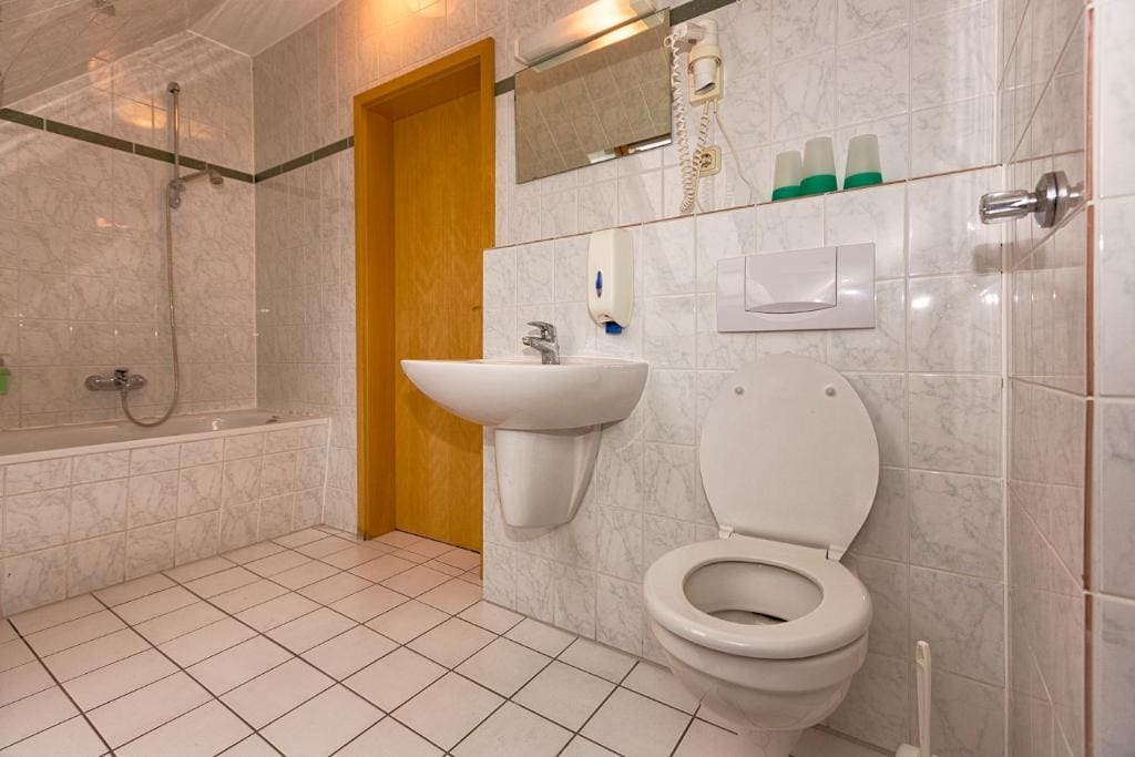 Classic Triple Room room - Image 2