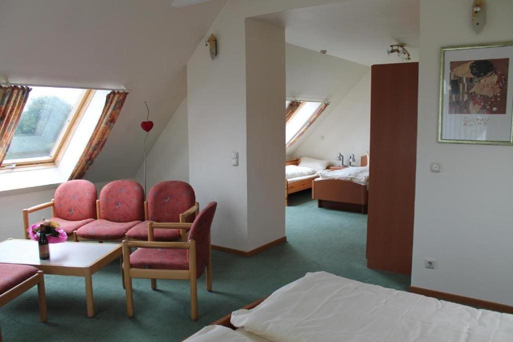 Family Room room - Image 1