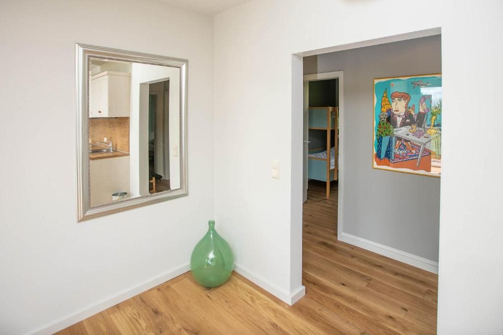 Onshore Apartment J room - Image 3