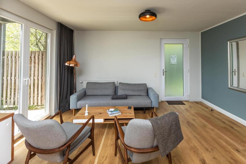 Onshore Apartment H room - Image 1