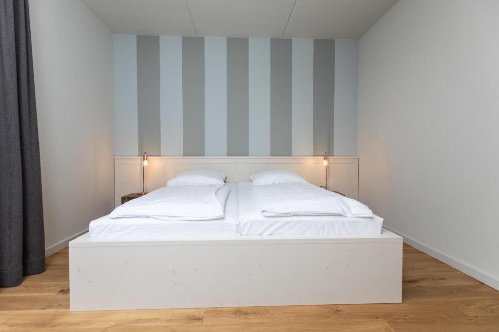 Onshore Apartment H room - Image 3