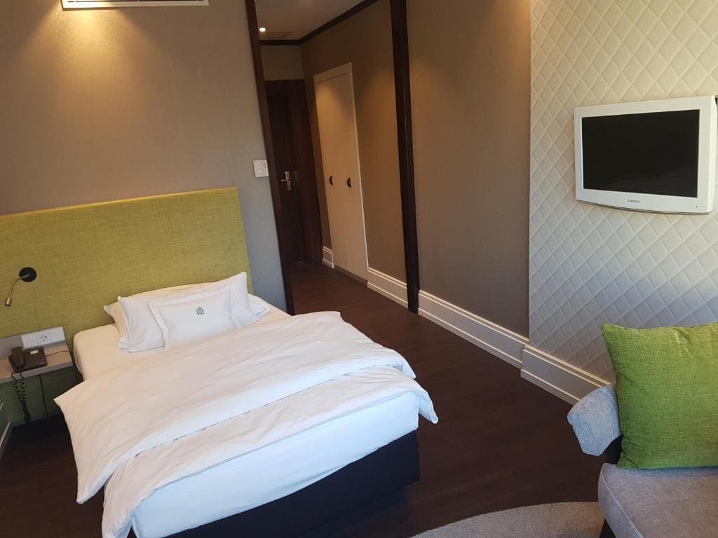 Superior Single Room room - Image 3