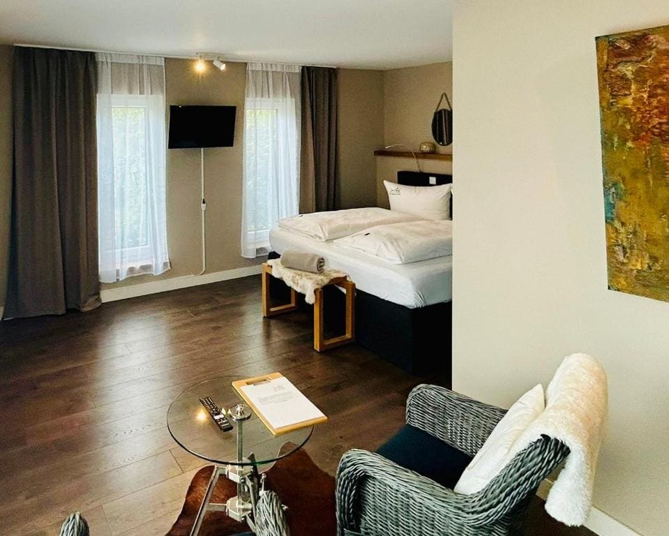 Double Room with Lake View room - Image 1