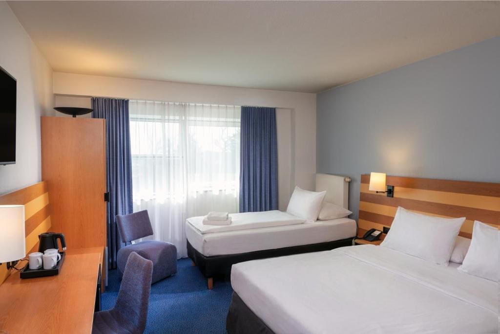 Family Room room - Image 2
